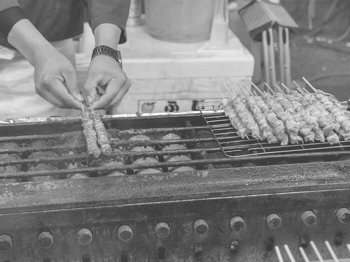 戦後の焼き鳥屋台のイメージ写真